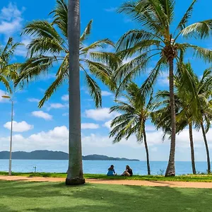 4* Hotel Waters Edge The